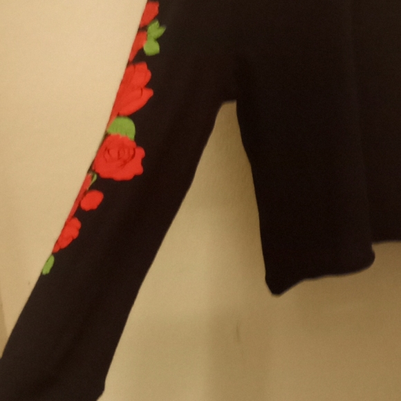 Rebellious One Rose L/S Crop Top - Picture 5 of 13